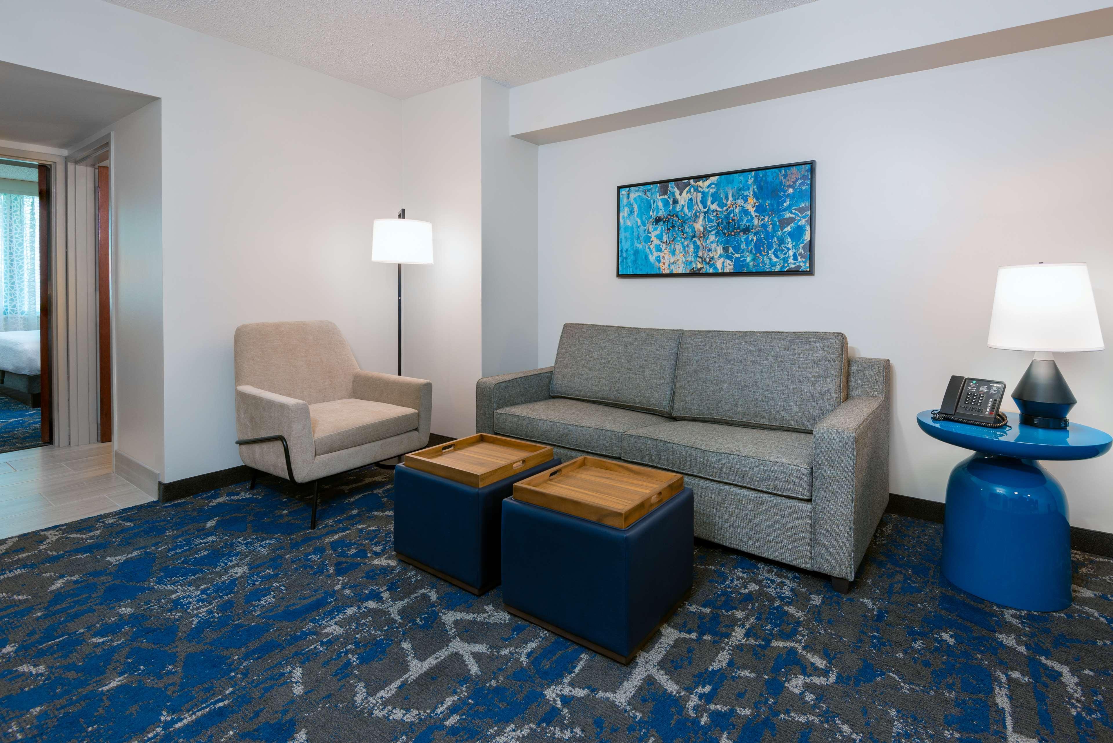 Embassy Suites By Hilton Tampa Usf Near Busch Gardens Exteriör bild