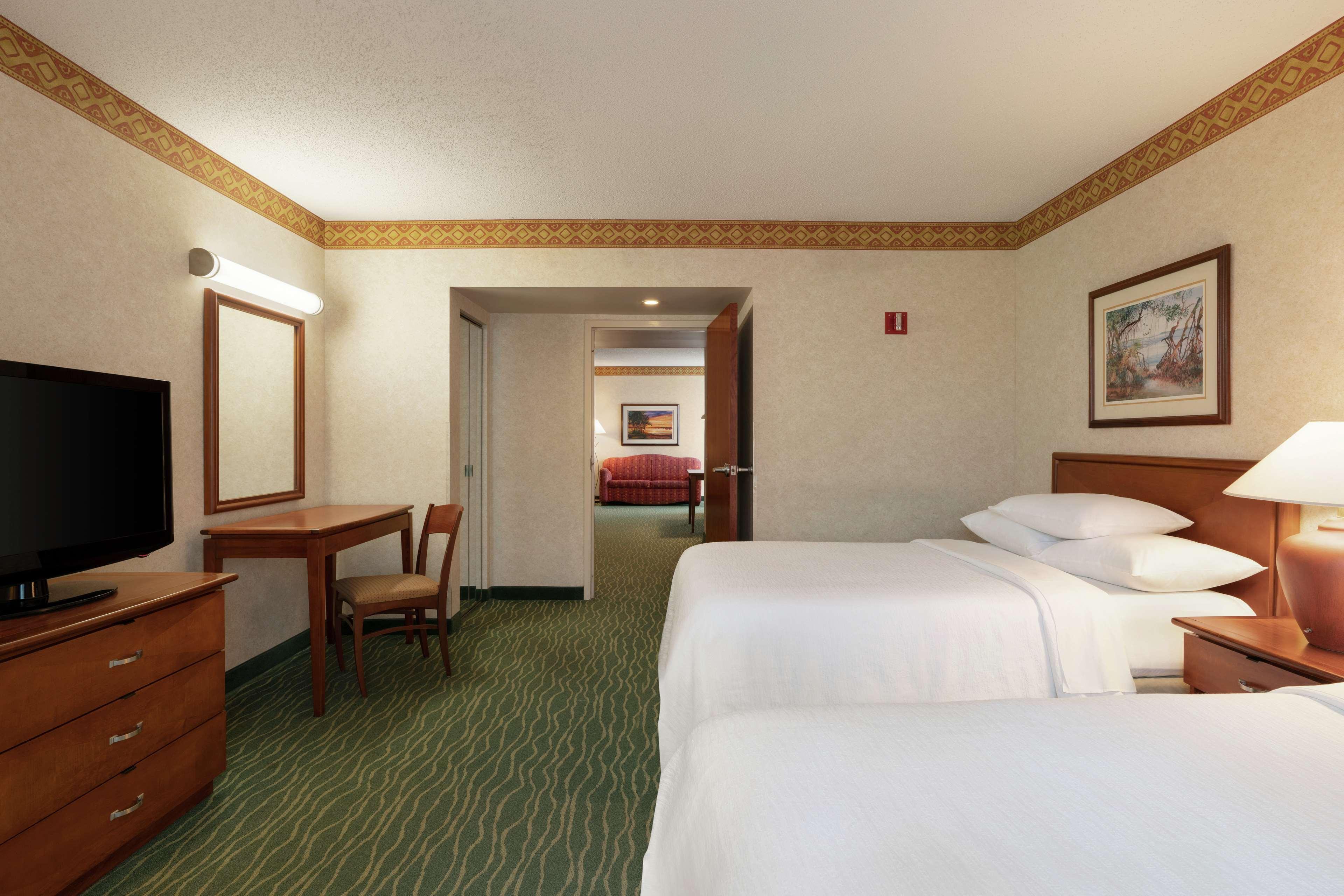 Embassy Suites By Hilton Tampa Usf Near Busch Gardens Exteriör bild