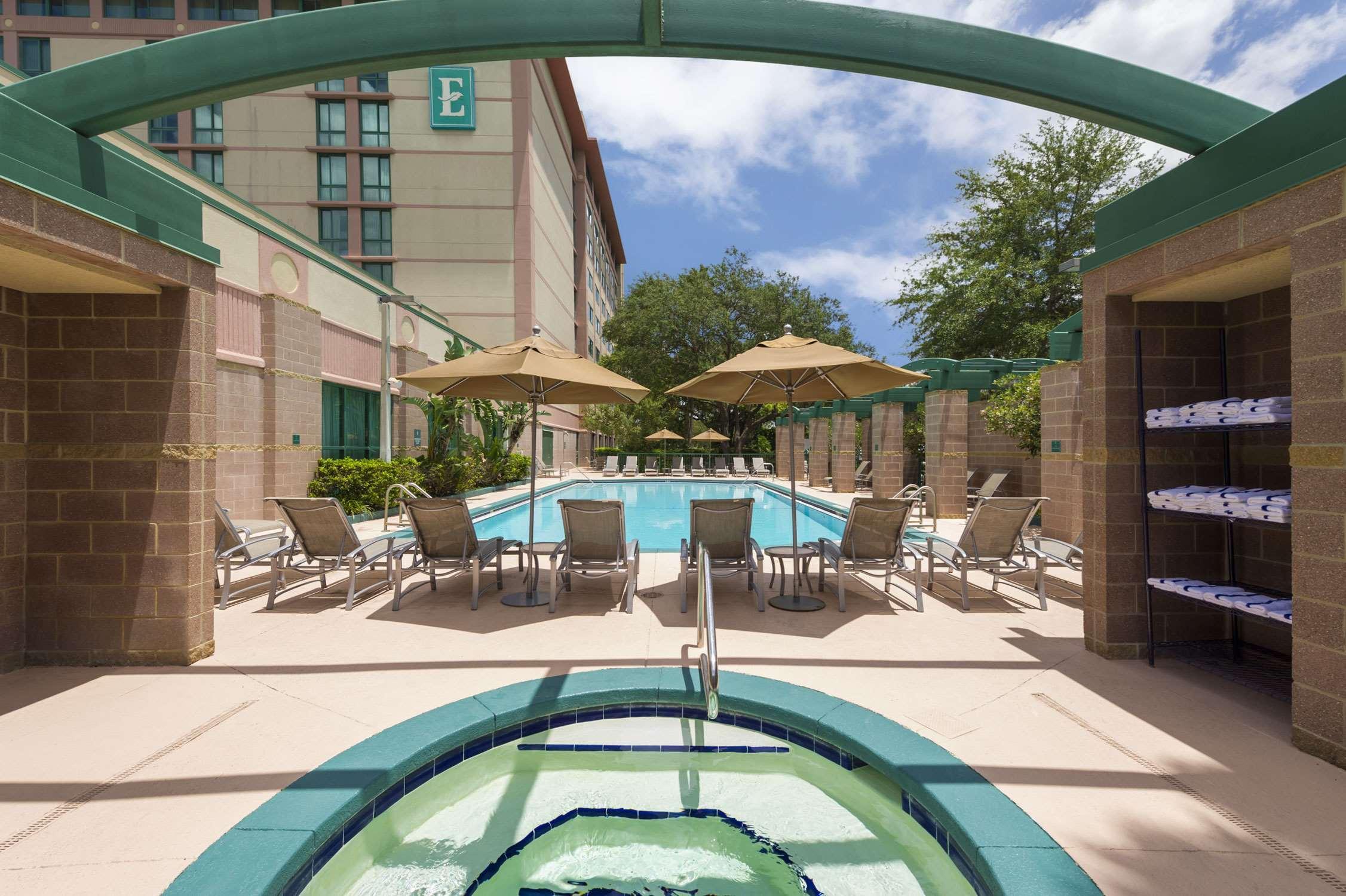 Embassy Suites By Hilton Tampa Usf Near Busch Gardens Exteriör bild
