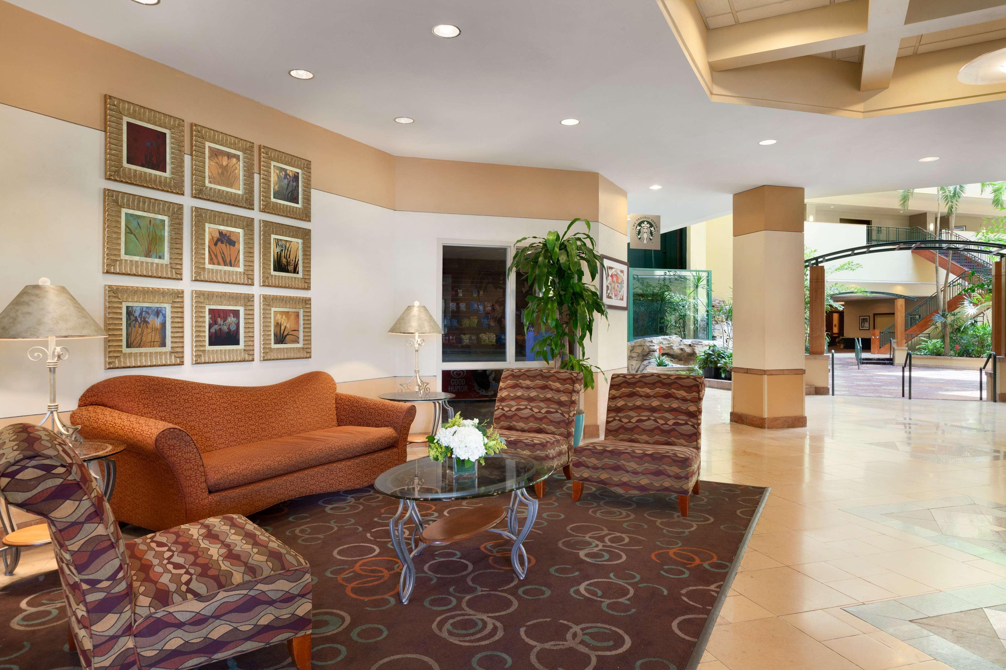 Embassy Suites By Hilton Tampa Usf Near Busch Gardens Exteriör bild