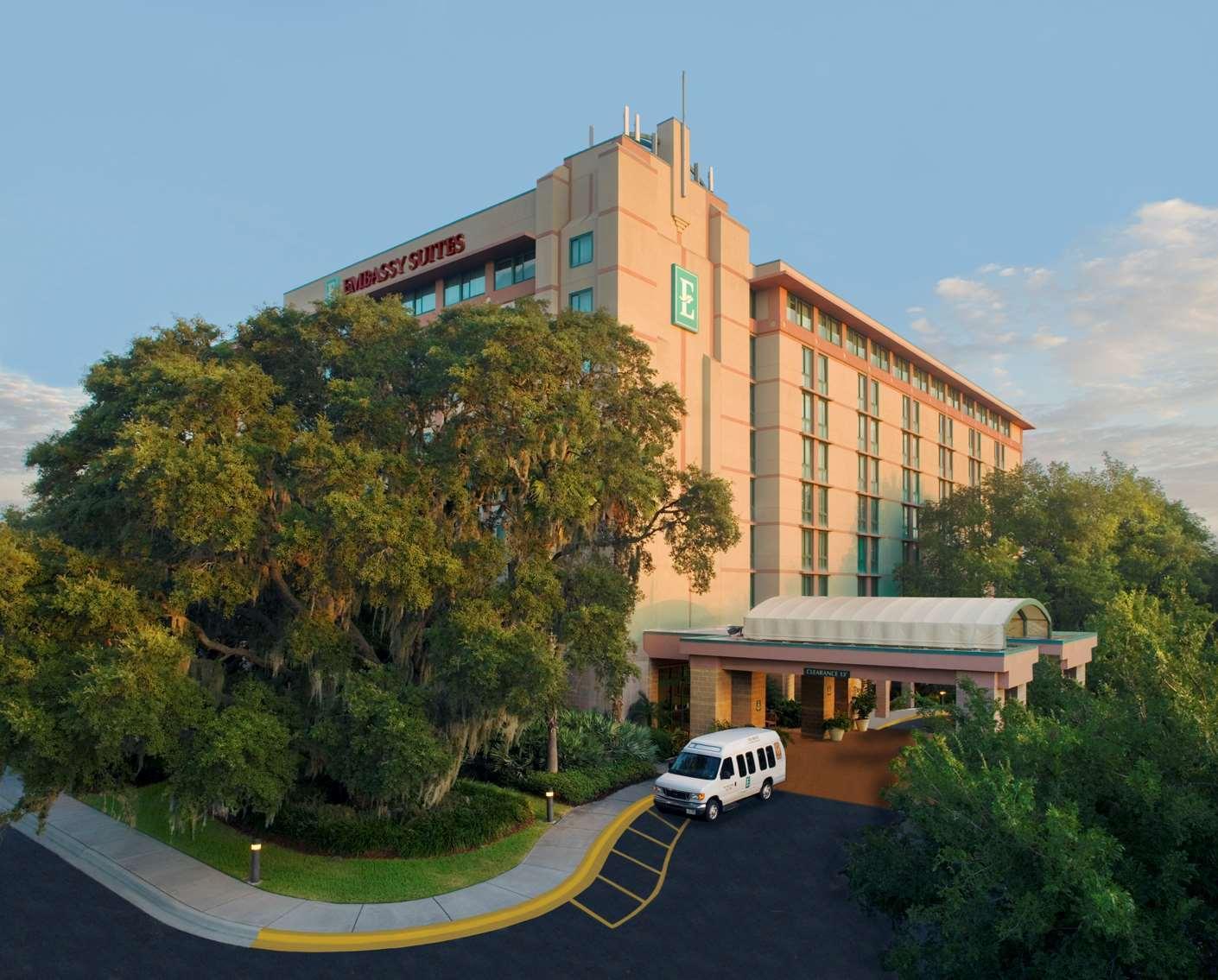Embassy Suites By Hilton Tampa Usf Near Busch Gardens Exteriör bild