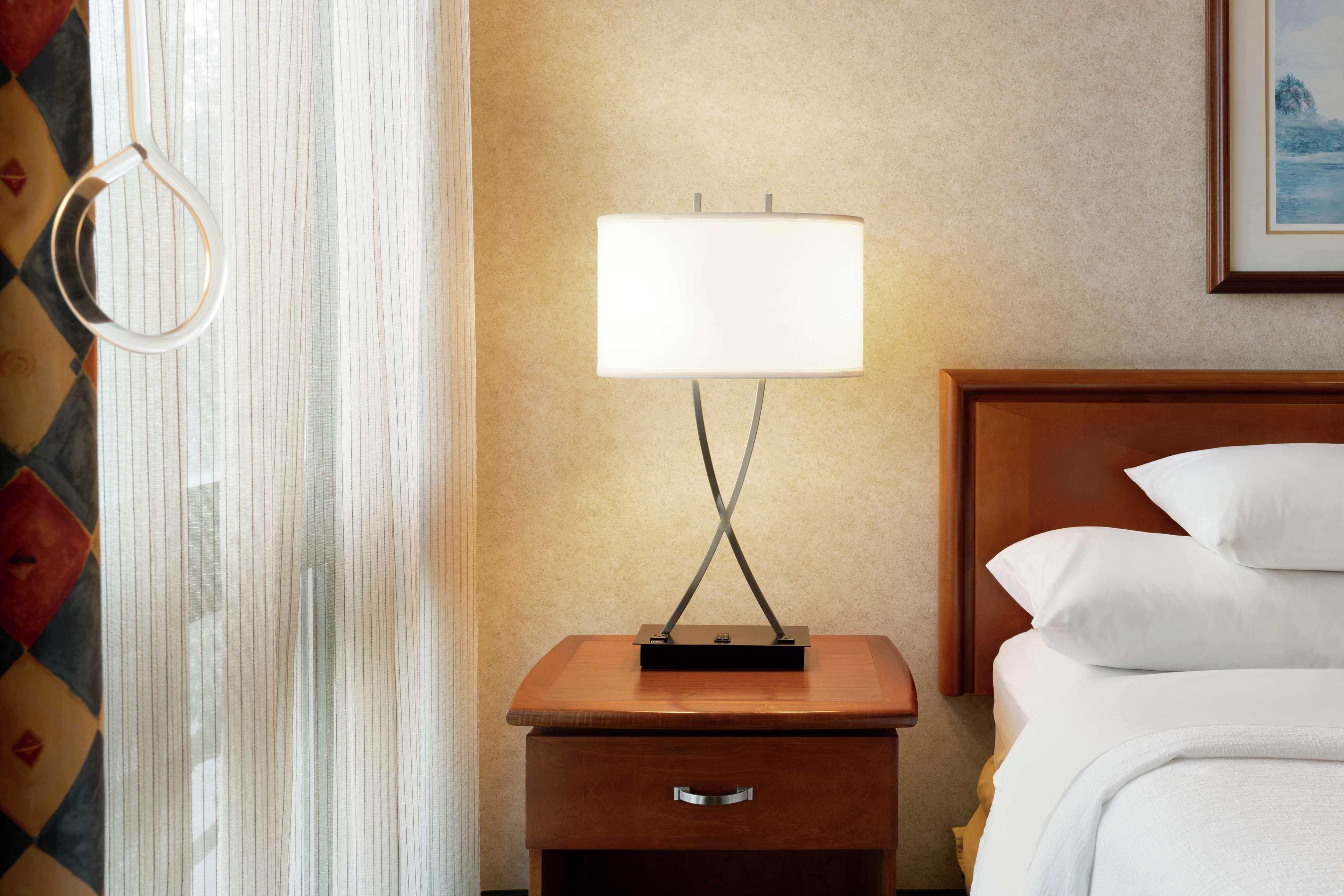 Embassy Suites By Hilton Tampa Usf Near Busch Gardens Exteriör bild