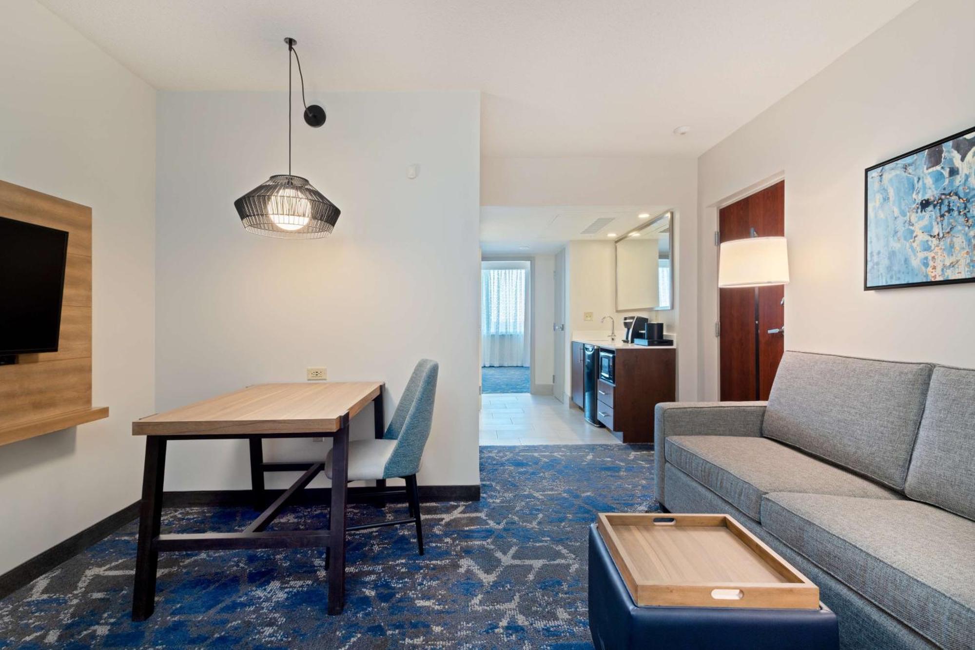 Embassy Suites By Hilton Tampa Usf Near Busch Gardens Exteriör bild