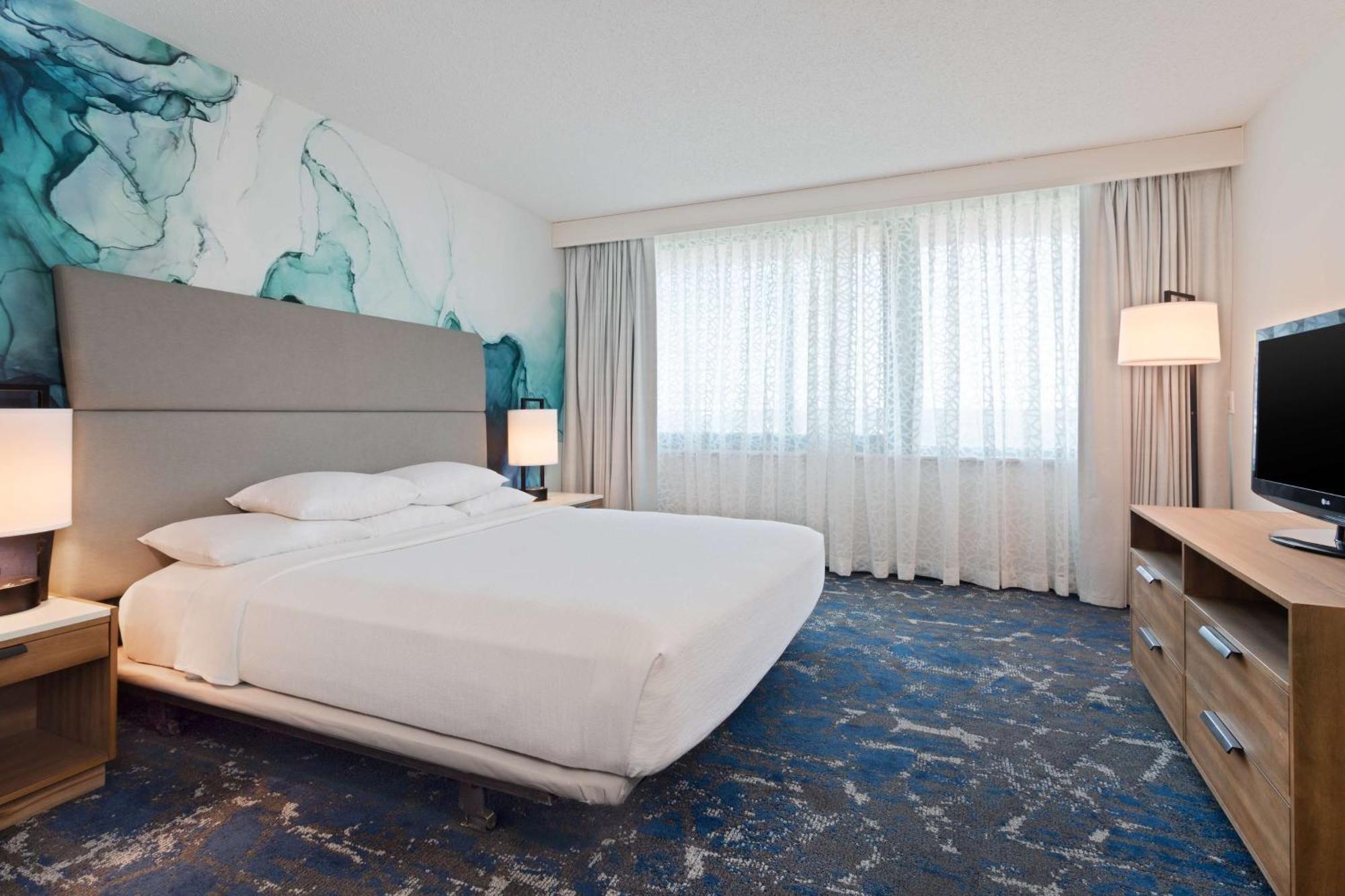 Embassy Suites By Hilton Tampa Usf Near Busch Gardens Exteriör bild