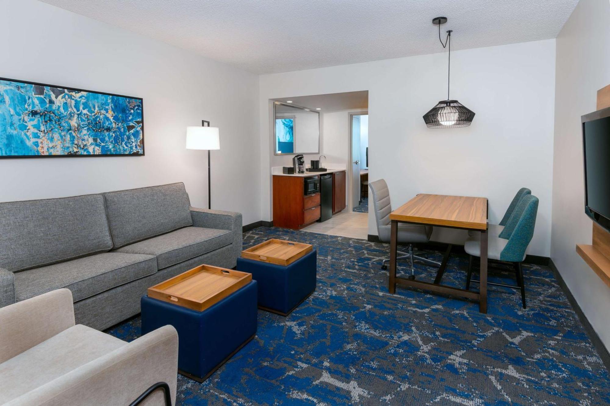 Embassy Suites By Hilton Tampa Usf Near Busch Gardens Exteriör bild