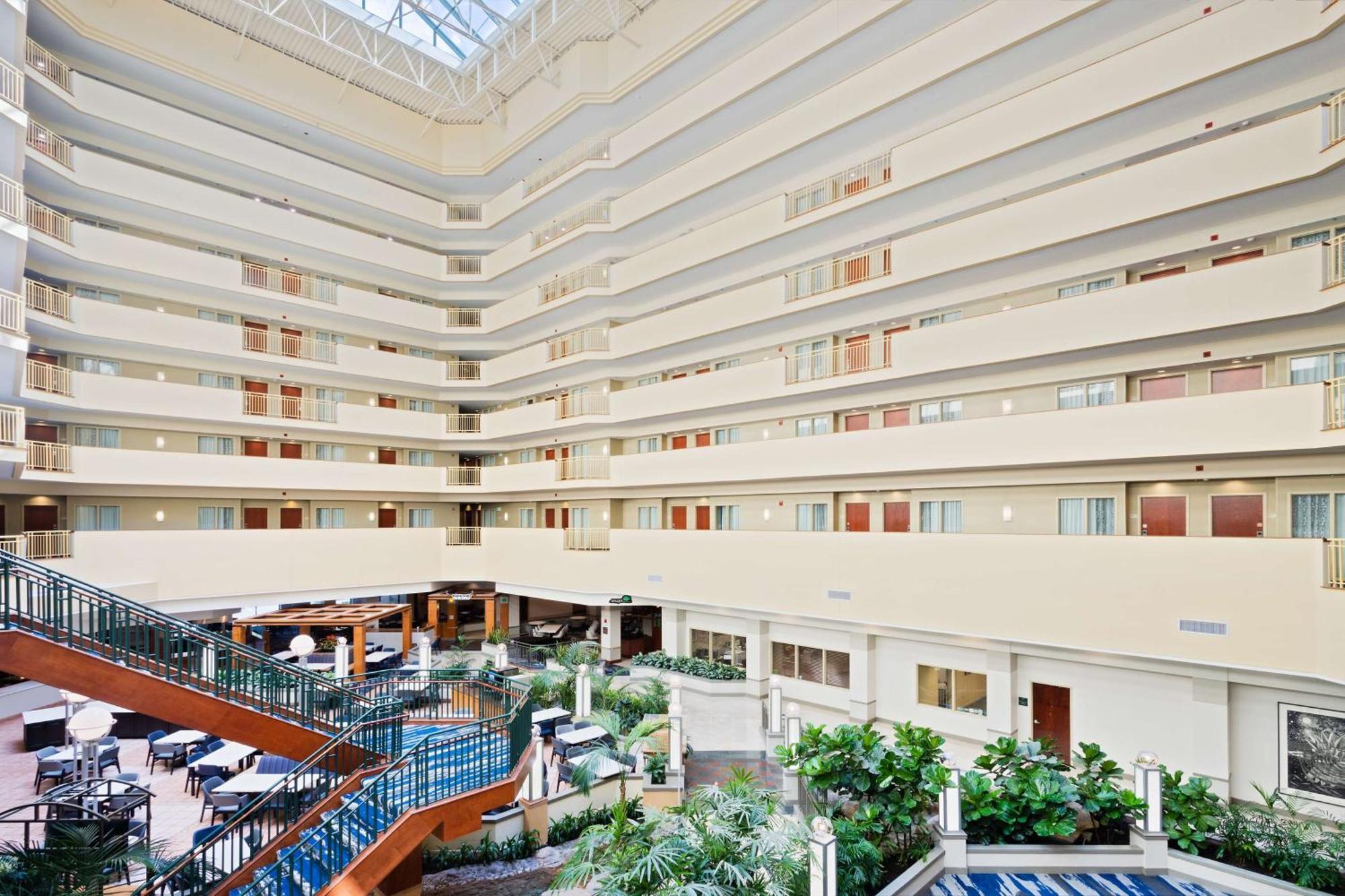 Embassy Suites By Hilton Tampa Usf Near Busch Gardens Exteriör bild